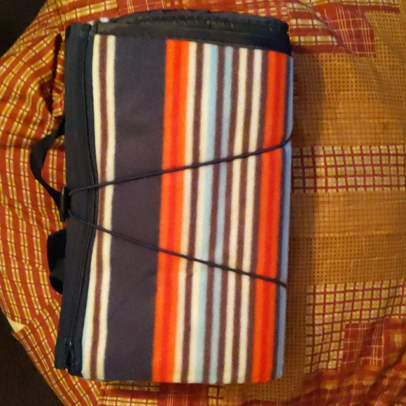 Bluetooth Wireless Blanket - Picture 3 of 3